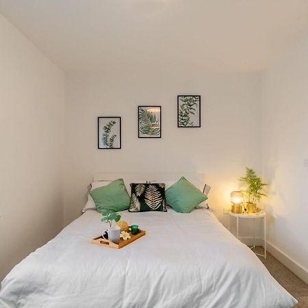 Stylish 4 Bed Family Home At Madejski, Reading University Exterior foto