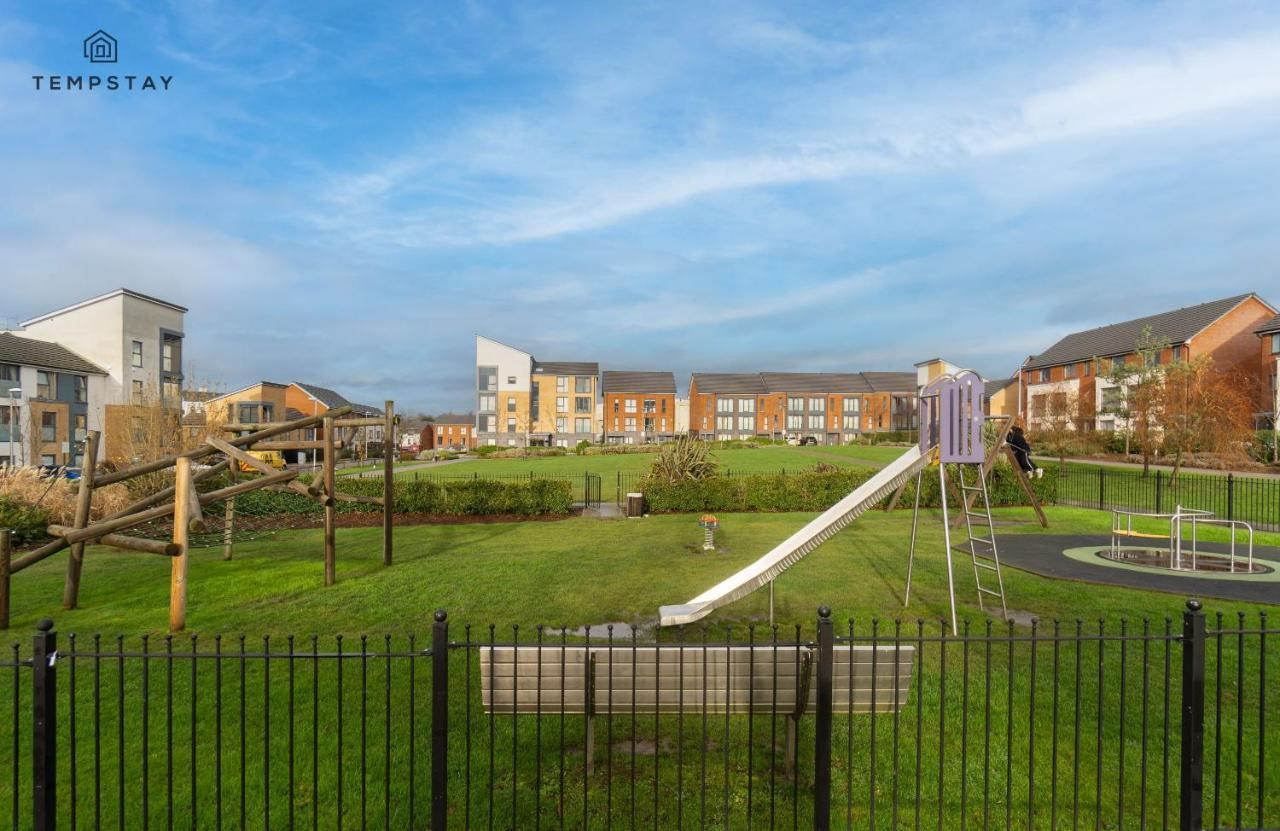 Stylish 4 Bed Family Home At Madejski, Reading University Exterior foto