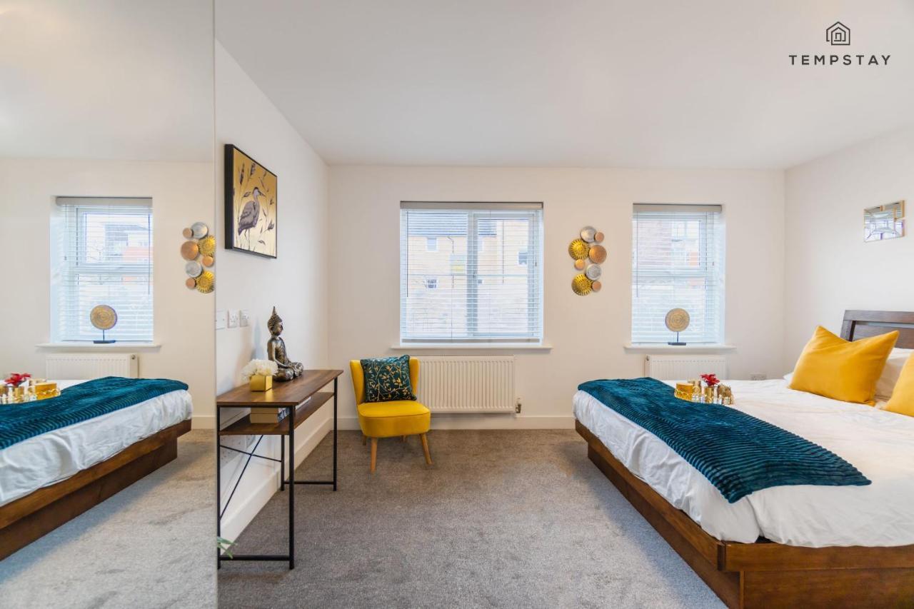 Stylish 4 Bed Family Home At Madejski, Reading University Exterior foto